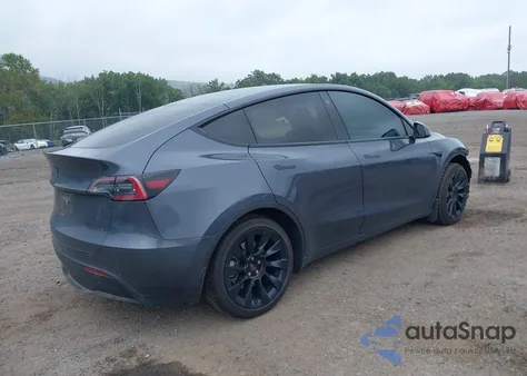 2023 Tesla Model Y Awd/Long Range Dual Motor All-Wheel Drive z USA, uszkodzony, nr VIN 7SAYGDEE3PF696104